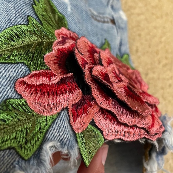 Zara Denim Embroidered Rose Jeans Shorts - Picture 3 of 4